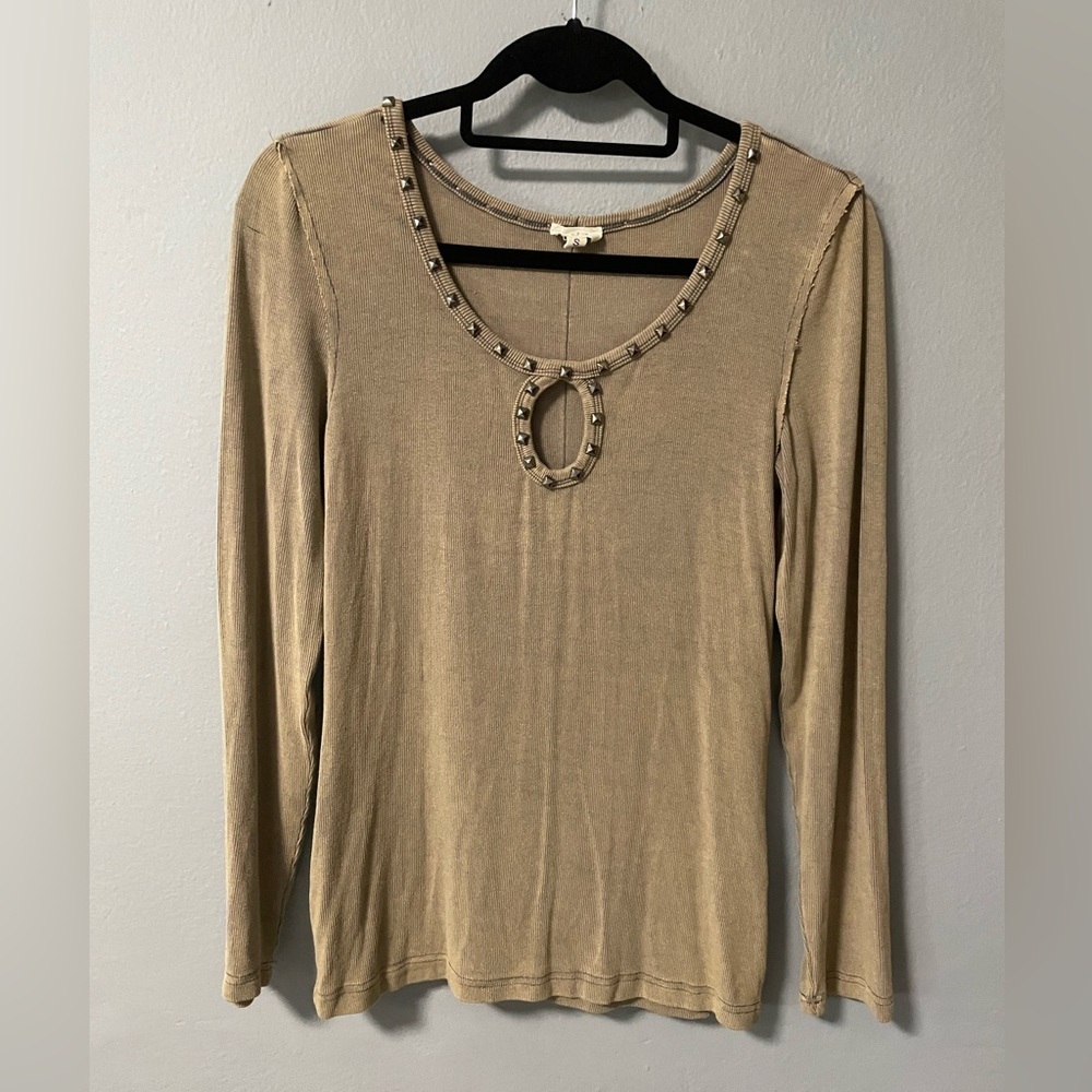 NWOT POL Studded Keyhole Ribbed Long Sleeve Top in Brown Mineral Wash. Small